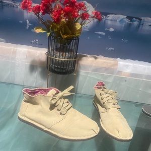 Toms suede shoes